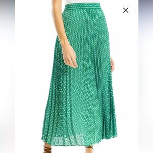 Max Studio green pleated skirt